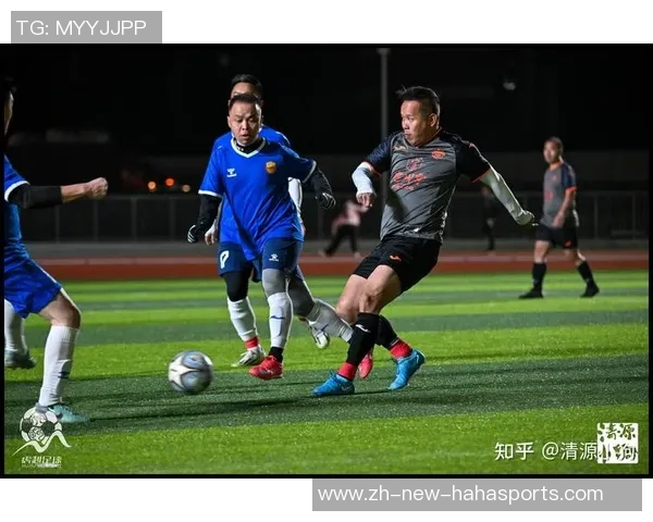 肖琨在足球场上的精彩表现与职业生涯的成长历程探讨